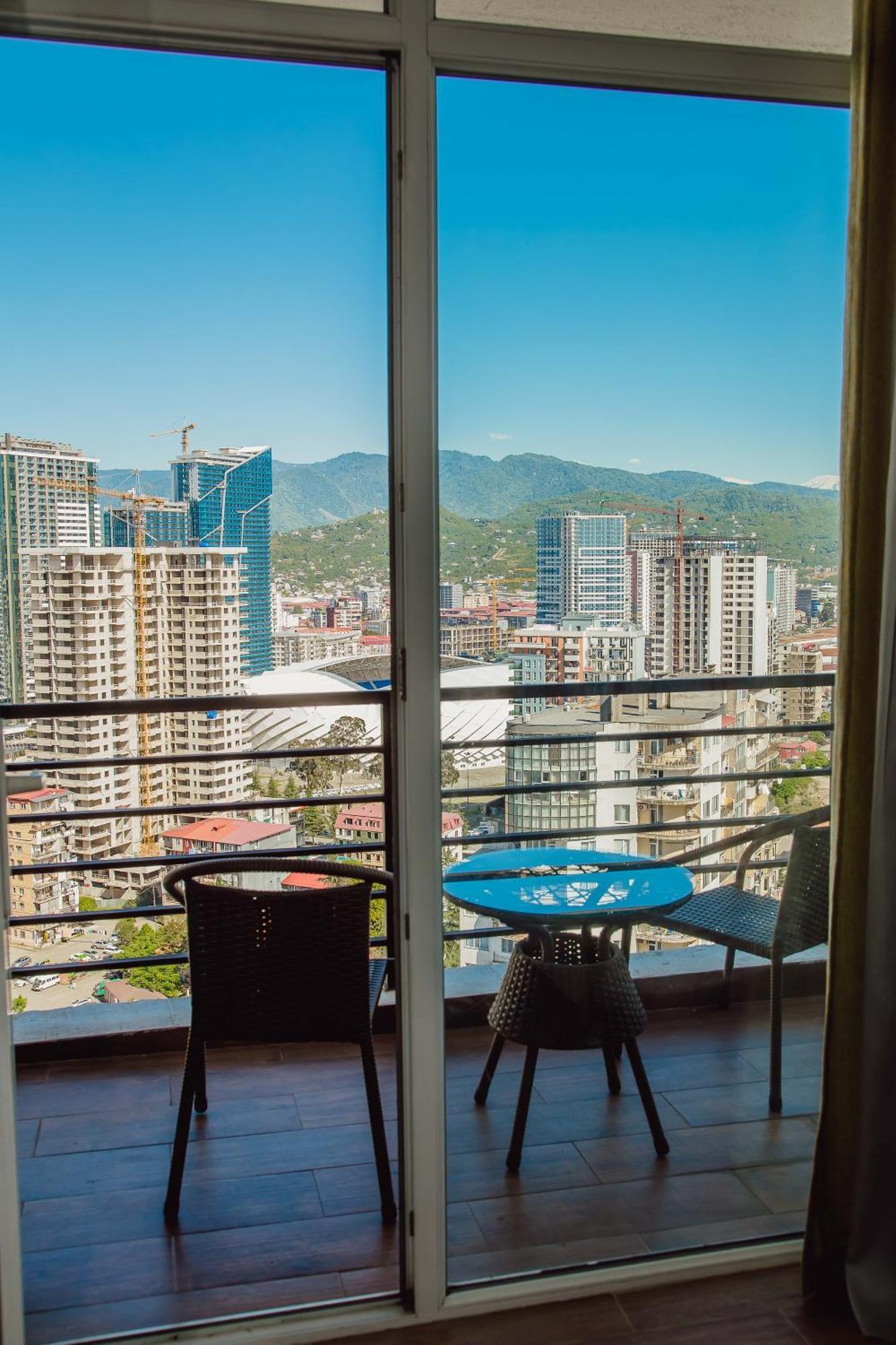 Happy Apartments Batumi Luaran gambar