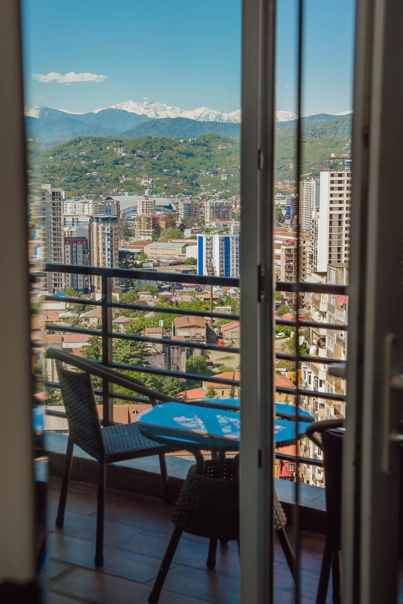 Happy Apartments Batumi Luaran gambar